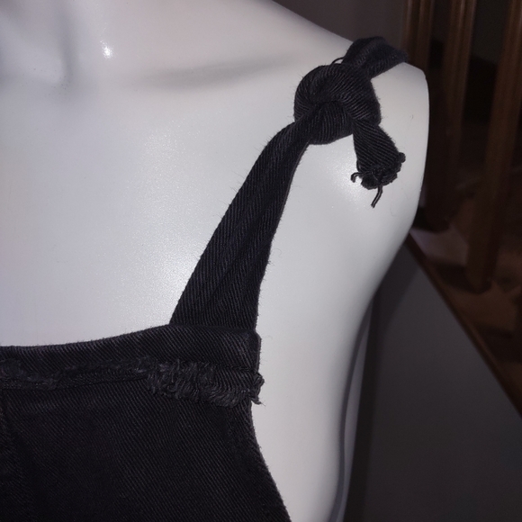 WILDFABLE denim pinafore - Picture 3 of 6